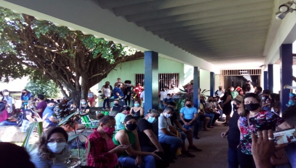 Em greve, servidores ocupam prédio da Secretaria de Educação em Rio Branco